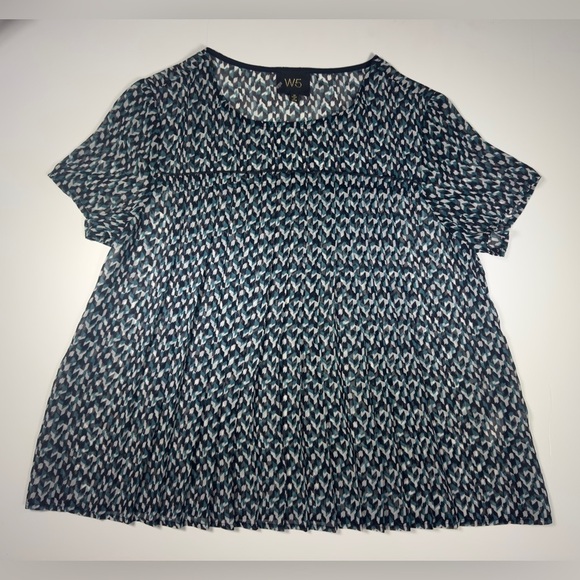 W5 Tops - W5 Women's Blue and White Geometric Blouse 🤍💙